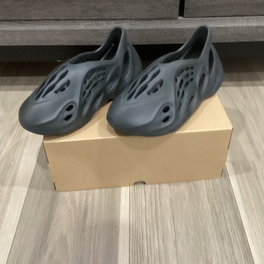 Adidas YZY FOAM RNR - Picture 4 of 14